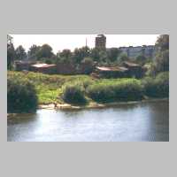 111-1049 August 2000. Im Pregel bei Wehlau wird wieder Waesche gewaschen.jpg